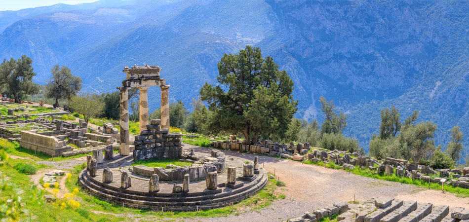 Delphi-Archaeological-Site-Ancient-Greece-950x450